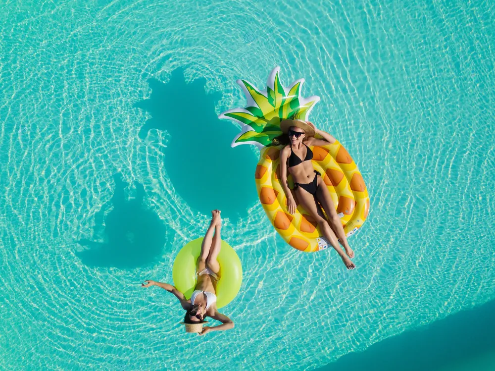 drone tourisme hotel.webp